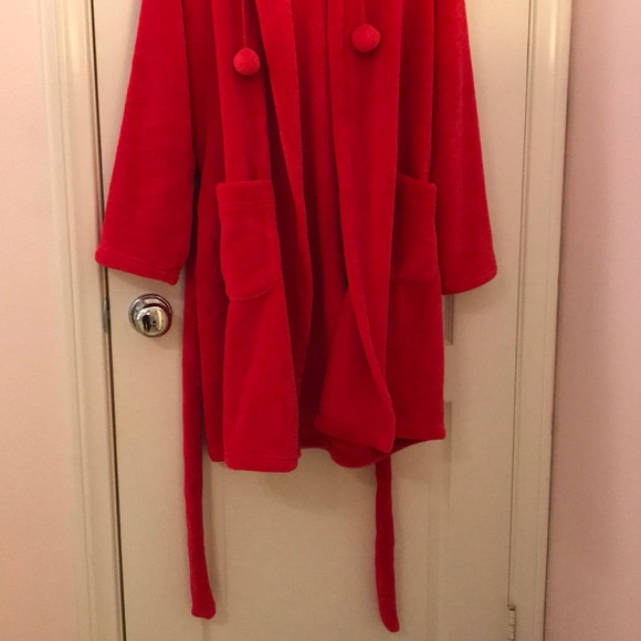 Red VS robe - Picture 2 of 5